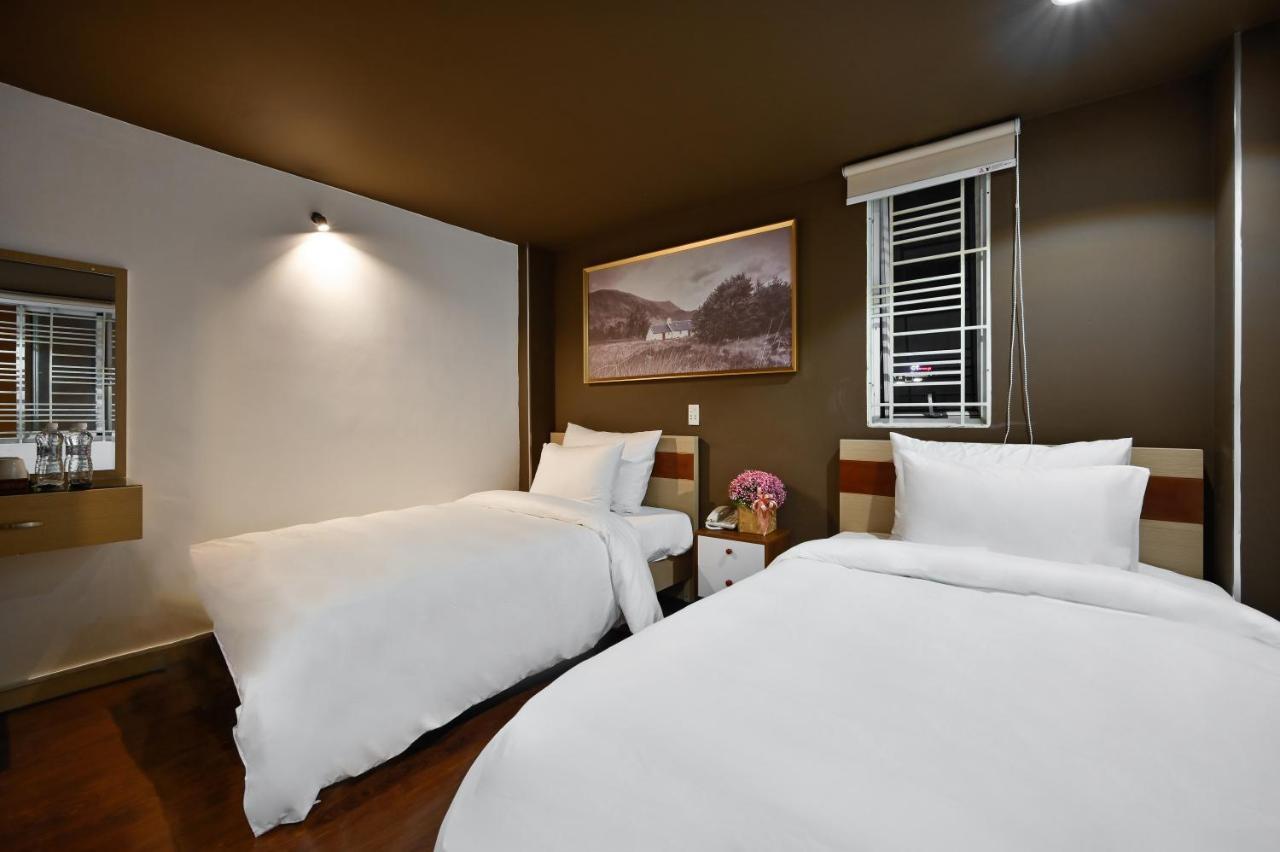 The Noble Swan Hotel New World Хошимин Екстериор снимка