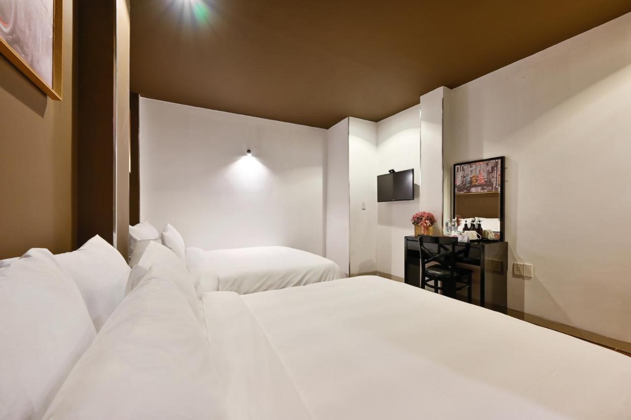 The Noble Swan Hotel New World Хошимин Екстериор снимка